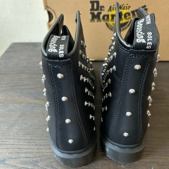 Dr. Martens Boots  (1460) Size 6 - Picture 4 of 8